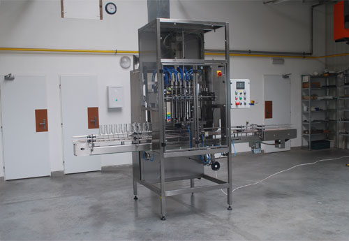 Šestihlavová liniová plnička