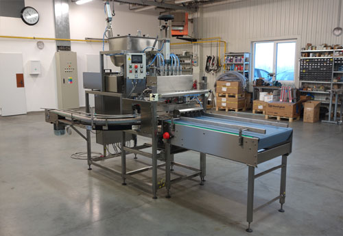 Šestihlavová plnička s modulárním dopravníkem